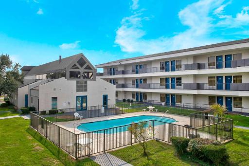 Studio 6-San Antonio, TX - Airport - Housity