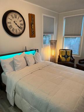 Santa Cruise Rooms & Hospitality - Housity