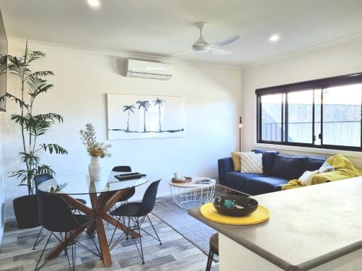 Beach Beachcomber Holiday Units - Housity