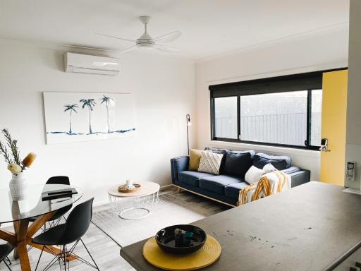 Beach Beachcomber Holiday Units - Housity