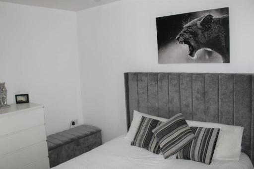 Luxury Apartment Close to Town Centre - Housity