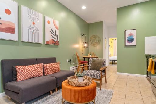 COME HOME TO GROCERIES! ENTIRE APT, NEAR CNTR CiTY - Housity