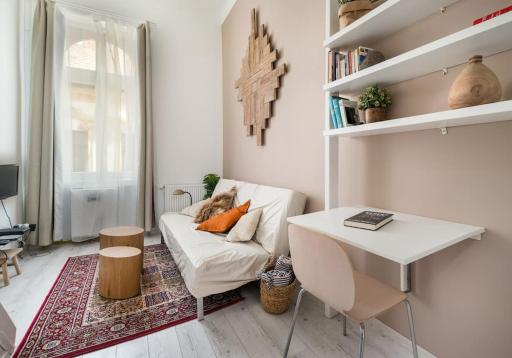 Tiny Inn - Housity