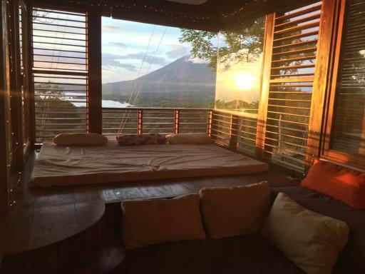 Luxury off-grid peaceful house with stunning view - Housity