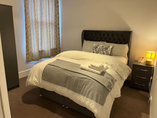 Bright & Spacious 2 bed Apartment - Housity