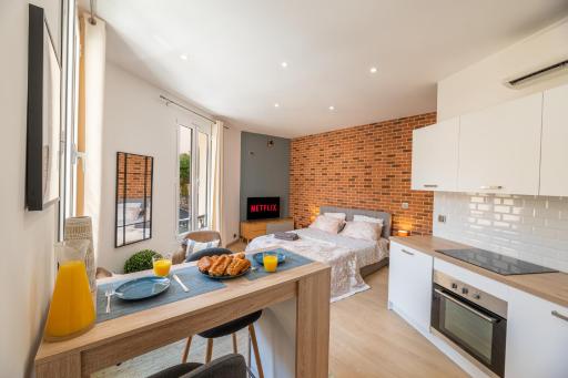 GRAND STUDIO CLIMATISE TRES PROCHE MONACO - Housity