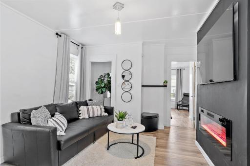 NEW! Cozy & Modern unit w Private HOT TUB & Backyard - Housity