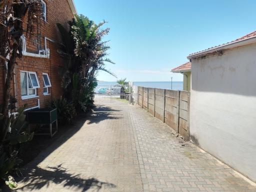 5 Bayview Gonubie Seafront - Housity