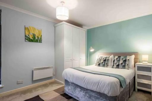 1 Bedroom Flat with Free Parking - Housity