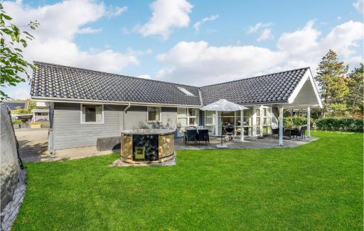 Cozy Home In Slagelse With Kitchen - Housity