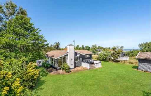 Stunning Home In Hadsund With Kitchen - Housity