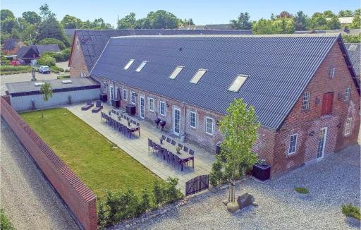 Lovely Home In Allingåbro With Kitchen - Housity