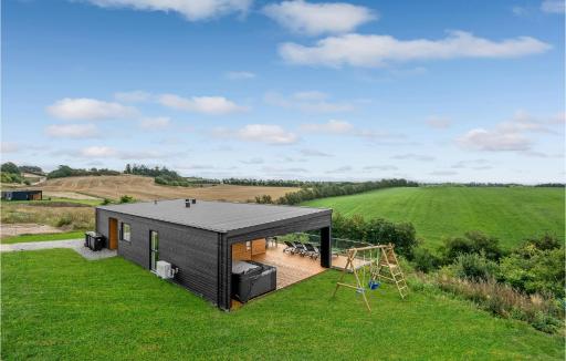 Beautiful Home In Løgstrup With Kitchen - Housity