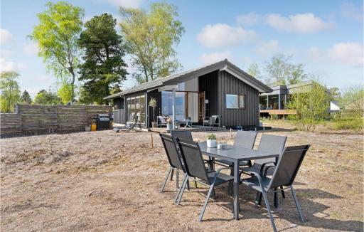 Gorgeous Home In Egå With Wifi - Housity