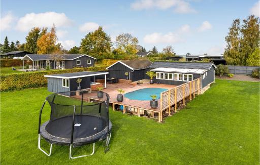 Nice Home In Holbæk With Jacuzzi - Housity