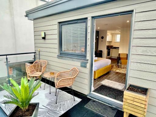 A Cozy Hideaway with Balcony - Close to Beach - Housity