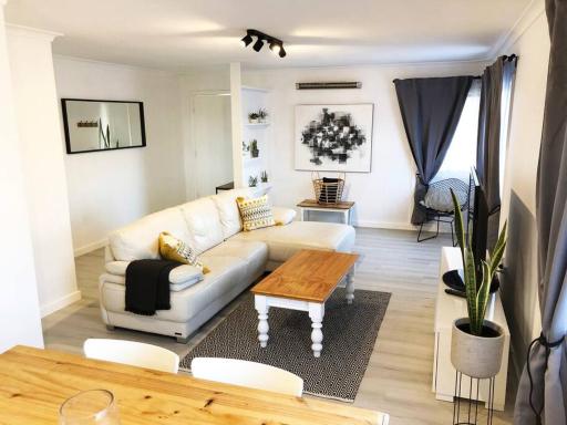 Few Steps Into Town - Corner House - Housity