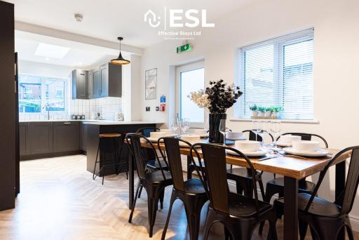 5 Bedroom Victorian Town House - Perfect for Contractors and Family Groups - Housity