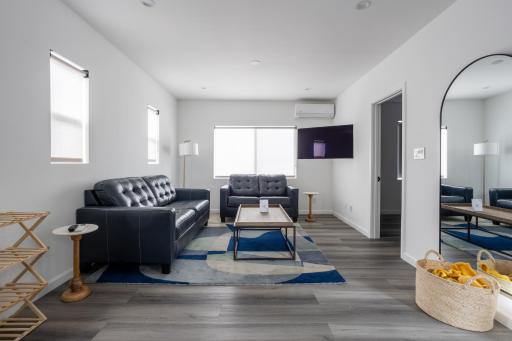 Bungalow w Free Parking 4 min from SoFi, 8min from airport - Housity