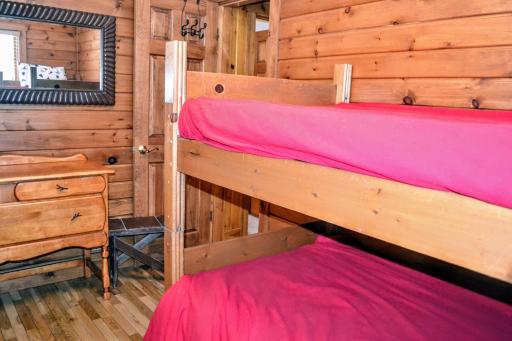 Goldfinch Getaway - Housity