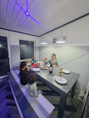 Family Holiday with Hot tub , Family groups only - Housity