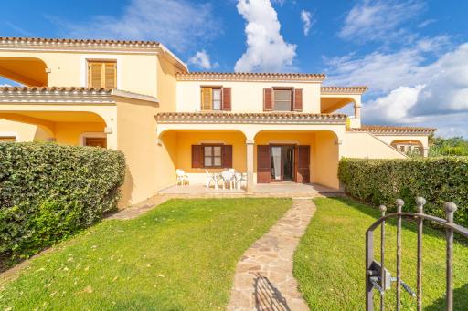 ISS Travel, Ambra apartments - 800 m from La Cinta beach - Housity