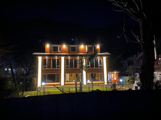 RIVER EDGE - Housity