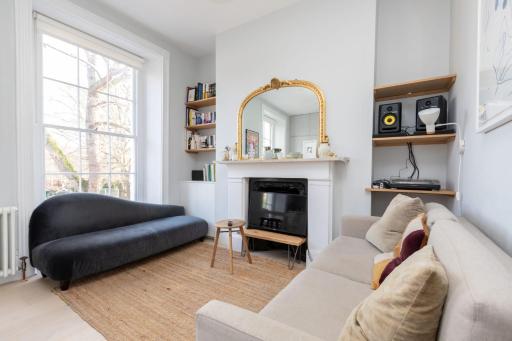 Beautiful & Light 1 Bedroom Flat near Hackney Central - Housity