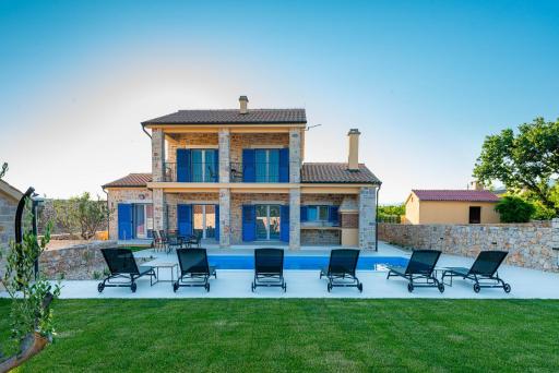 Villa Banovi with heated pool - Housity