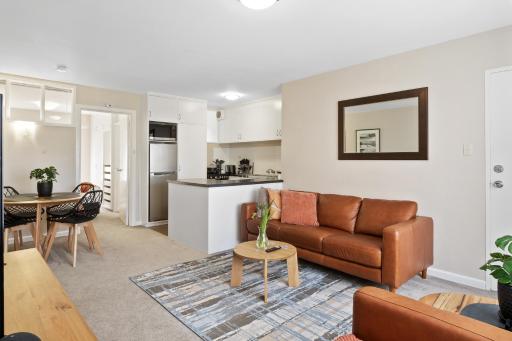 King Bed, Water Views, Private Parking, Courtyard Living in the Heart of Sandy Bay - Housity
