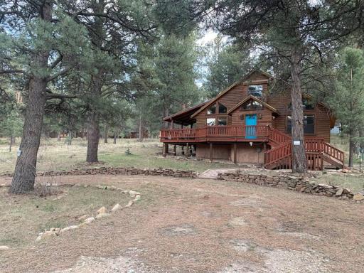 Monroe’s Chateau with Hot Tub - Housity