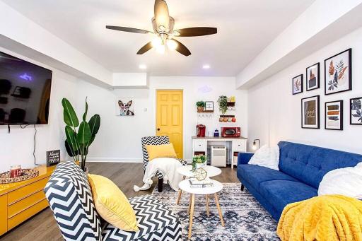 Retro Mid-Century Guest Suite w/ Private Driveway! - Housity