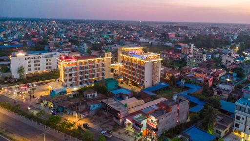 Mourya Hotel - Housity