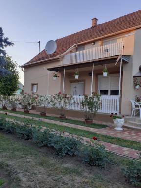 Karkusz Apartman - Housity