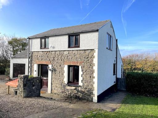 Rhossili's Retreat - AONB - Gower Rural Sleeps up to 6 - Housity