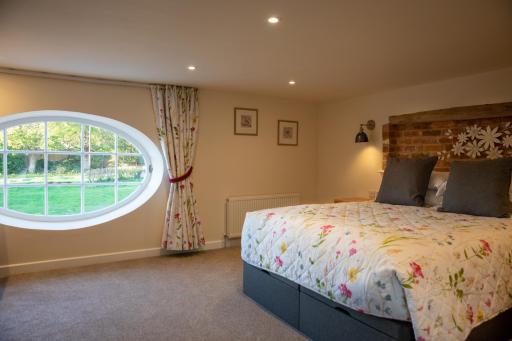 Rollestone Coach House - Housity