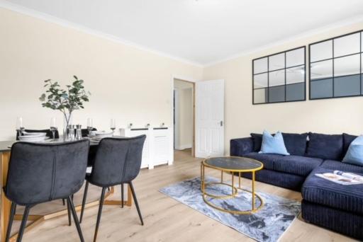 Stylish 2-bed Apartment With Free Parking Near QE UoB and BULLRING - Housity