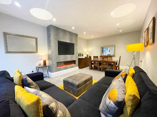 2Bed, Private Garden & Fireplace, Near Water of Leith - Housity