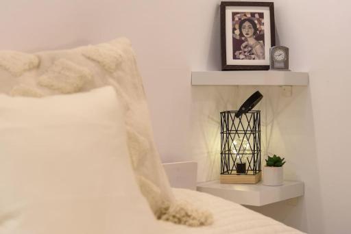 Lyana's Studio - Housity