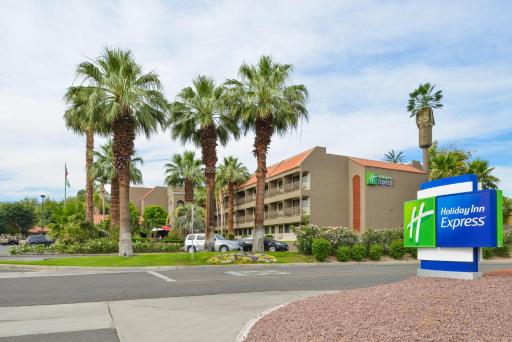 Holiday Inn Express Palm Desert by IHG - Housity