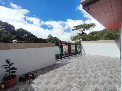 3 STOREY SOLO HOUSE IN BAGUIO - Hizvo