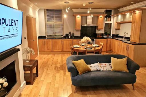 Stunning Luxury 2 Bed Penthouse Apartment - Housity