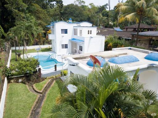 Casa con PISCINA PRIVADA a 4 min del IRTRA REU - Housity