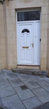 Lovely spacious double beds sleeps 8 - Housity