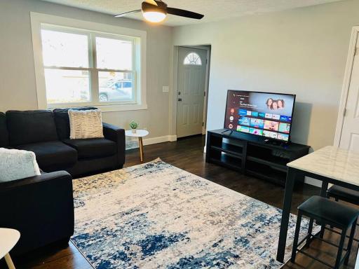 Modern Myers Ave- Sleeps 5 - Housity