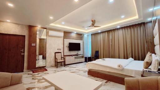 V SQUARE AIRPORT HOTEL - Housity