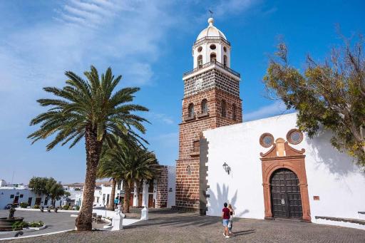 CASA YOOJ designers house in teguise - Housity