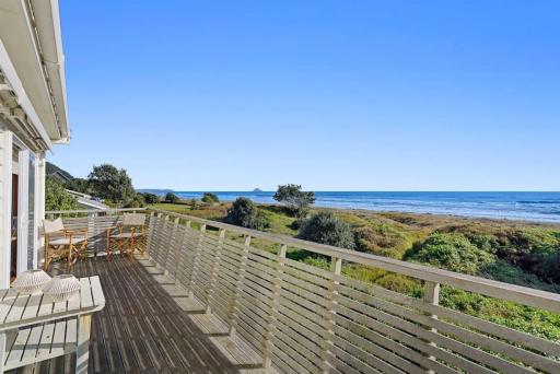 The Sandcastle, Waiotahe Beach - Housity