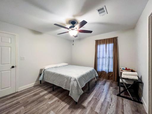 Heart of Denison Eats* Park w/Splash-pad* Shopping - Housity