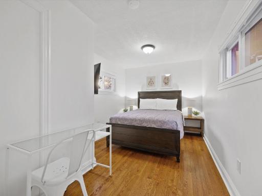 Bloomfield/Shadyside @F Quiet and Stylish Private Bedroom with Shared Bathroom - Housity